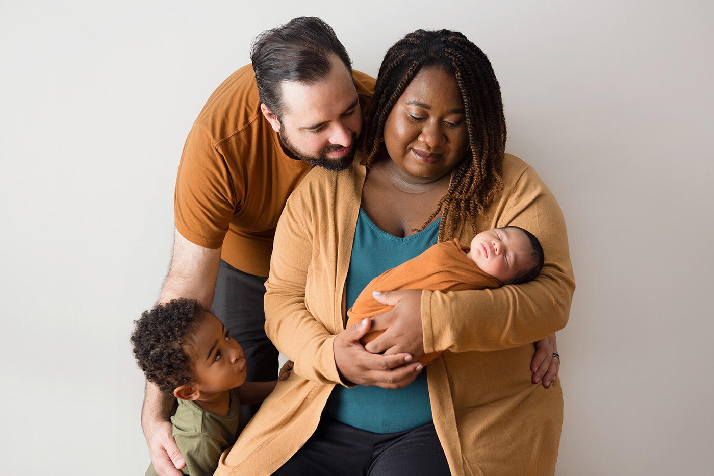 Photographe de nouveau-né à Montréal. Séance nouveau-né en studio à Montréal. Photos de nouveau-né à Montréal. Montreal newborn photographer. Montreal in-studio newborn session. Montreal studio newborn photos.