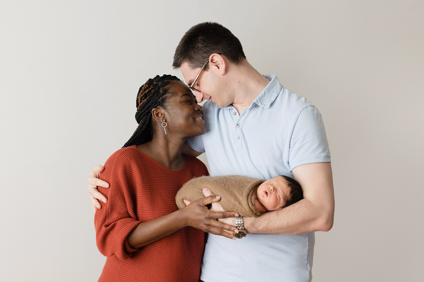 Photographe nouveau-né Montréal. Séance nouveau-né en studio à Montréal. Photos nouveau-né Montréal. Montreal newborn photographer. Montreal in-studio newborn session. Montreal newborn photos.