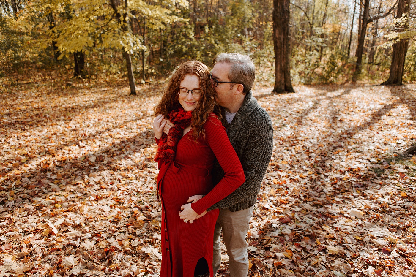 Séance maternité en automne à Montréal. Photoshoot d'automne Montréal. Photographe de maternité à Montréal. Montreal maternity photographer. Montreal fall photoshoot. Lisa-Marie Savard Photographie