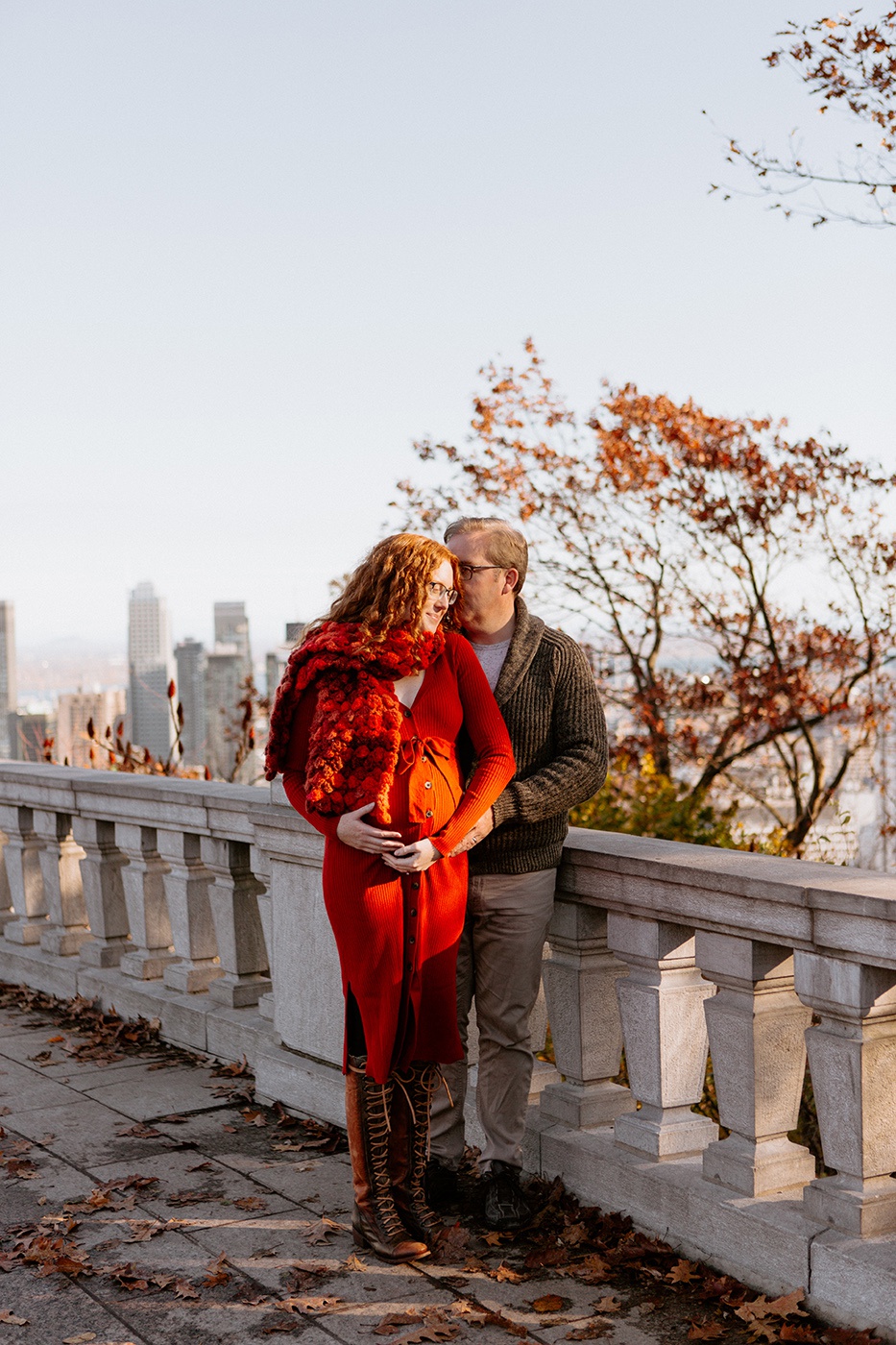 Séance maternité en automne à Montréal. Photoshoot d'automne Montréal. Photographe de maternité à Montréal. Montreal maternity photographer. Montreal fall photoshoot. Lisa-Marie Savard Photographie