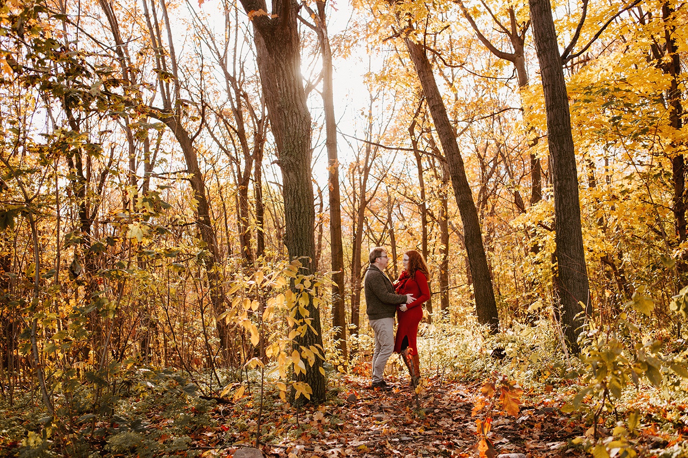 Séance maternité en automne à Montréal. Photoshoot d'automne Montréal. Photographe de maternité à Montréal. Montreal maternity photographer. Montreal fall photoshoot. Lisa-Marie Savard Photographie