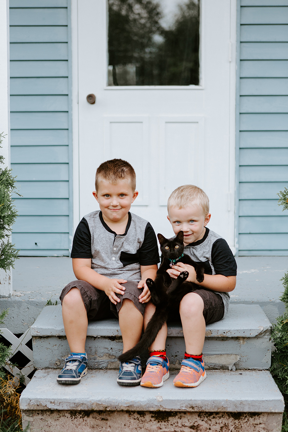 Séance familiale extérieure à Montréal. Photos de famille en été à Montréal. Photographe de famille à Montréal. Montreal family photographer. Montreal lifestyle family session. Montreal summer family photos. Lisa-Marie Savard Photographie