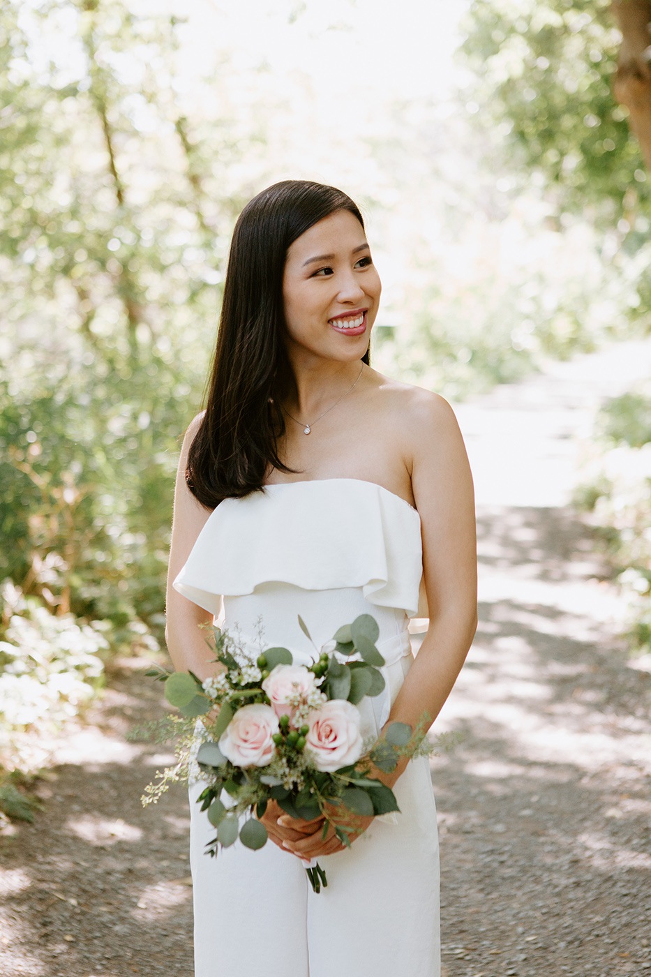 Pandemic micro wedding. Intimate in-home wedding. Asian wedding photos. Chinese wedding photos. COVID-19 wedding. Mini mariage durant la pandémie à Montréal. Mariage pandémie COVID-19. Photographe de mariage à Montréal. Montreal wedding photographer.