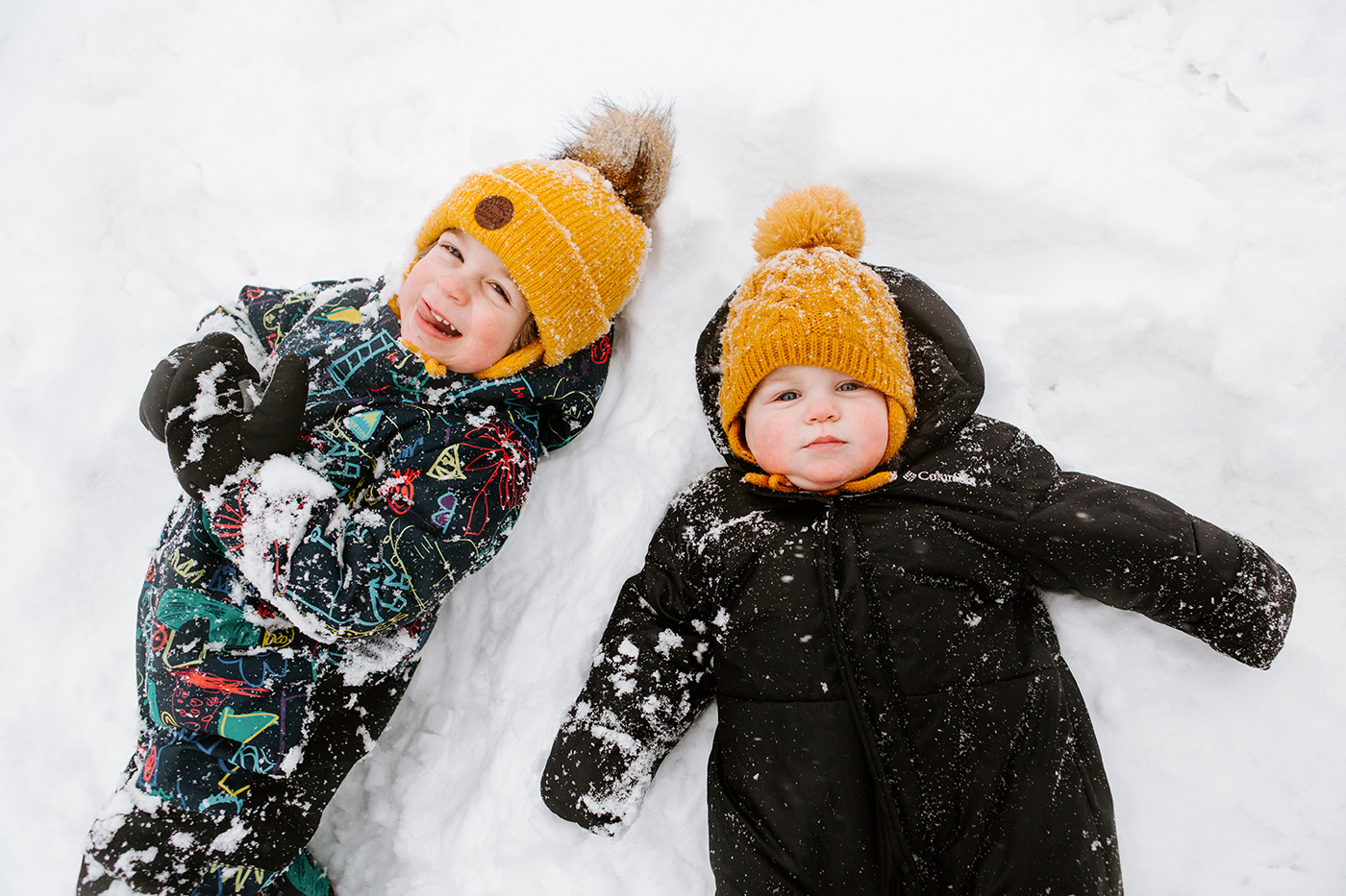 Winter family session. Family photos in the snow. Family session with toddlers. Séance familiale en hiver à Montréal. Photographe de famille à Montréal. Montreal family photographer.