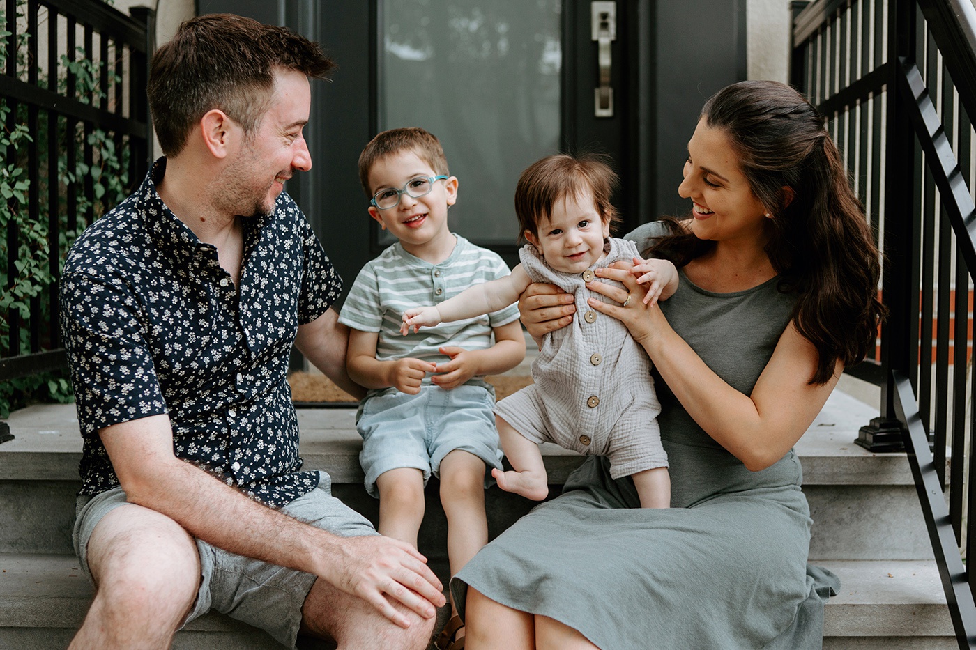 In-home family session. Lifestyle family photos. Front step family photos. Porch family photos. Family photos with two boys. Photographe de famille à Mont-Royal. Town of Mount Royal family photographer