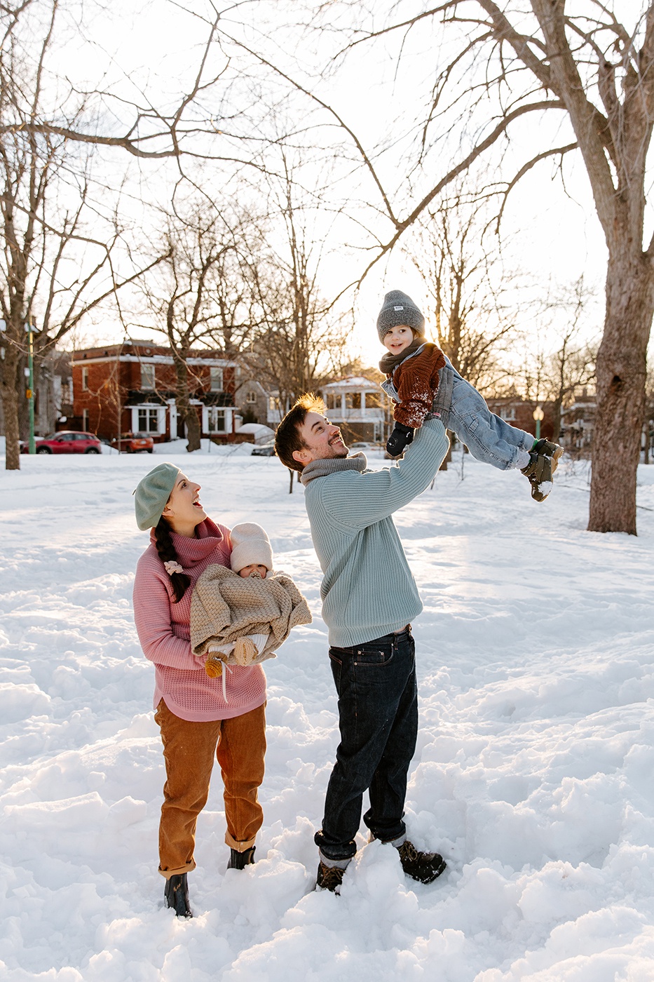 Photographe de famille à Montréal. Séance photo familiale à Montréal. Photos de famille à Montréal. Montreal family photographer. Montreal family photoshoot. Montreal family photos.