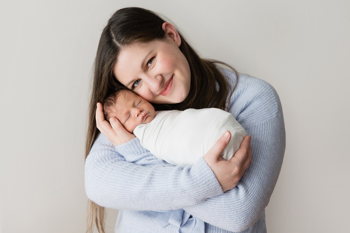 Photographe de nouveau-né en studio à Montréal. Séance nouveau-né à Montréal. Photographe bébé Montréal. Montreal in-studio newborn photographer. Montreal newborn session. Montreal baby photos.