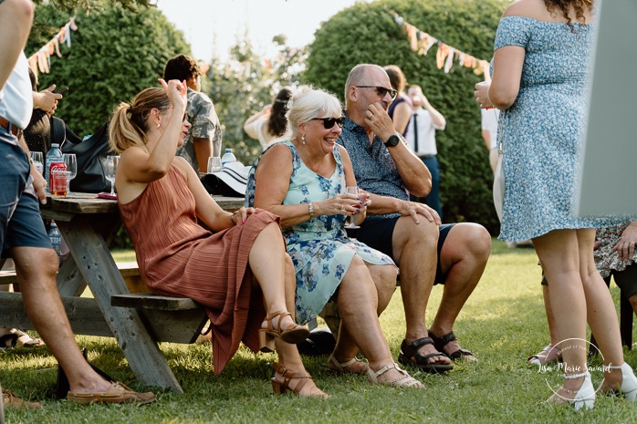 Same sex wedding photos. Lesbian wedding photos. Two brides wedding photos. Orchard wedding cocktail. Mariage au Verger Jude-Pomme. Photographe mariage LGBTQ+ à Montréal. Montreal LGBTQ+ wedding photographer. 