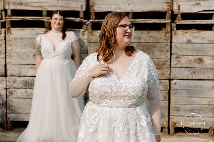 Orchard wedding photos. Same sex wedding photos. Lesbian wedding photos. Two brides wedding photos. Mariage au Verger Jude-Pomme. Photographe mariage LGBTQ+ à Montréal. Montreal LGBTQ+ wedding photographer. 