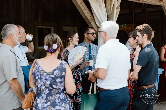 Same sex wedding photos. Lesbian wedding photos. Two brides wedding photos. Orchard wedding photos. Mariage au Verger Jude-Pomme. Photographe mariage LGBTQ+ à Montréal. Montreal LGBTQ+ wedding photographer. 