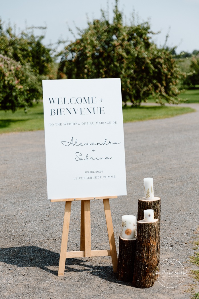 Same sex wedding photos. Lesbian wedding photos. Two brides wedding photos. Orchard wedding photos. Mariage au Verger Jude-Pomme. Photographe mariage LGBTQ+ à Montréal. Montreal LGBTQ+ wedding photographer. 