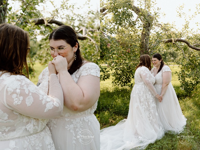 Orchard wedding photos. Same sex wedding photos. Lesbian wedding photos. Two brides wedding photos. Mariage au Verger Jude-Pomme. Photographe mariage LGBTQ+ à Montréal. Montreal LGBTQ+ wedding photographer. 