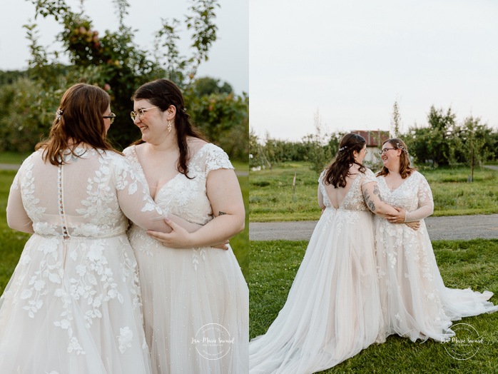 Orchard wedding photos. Same sex wedding photos. Lesbian wedding photos. Two brides wedding photos. Mariage au Verger Jude-Pomme. Photographe mariage LGBTQ+ à Montréal. Montreal LGBTQ+ wedding photographer. 