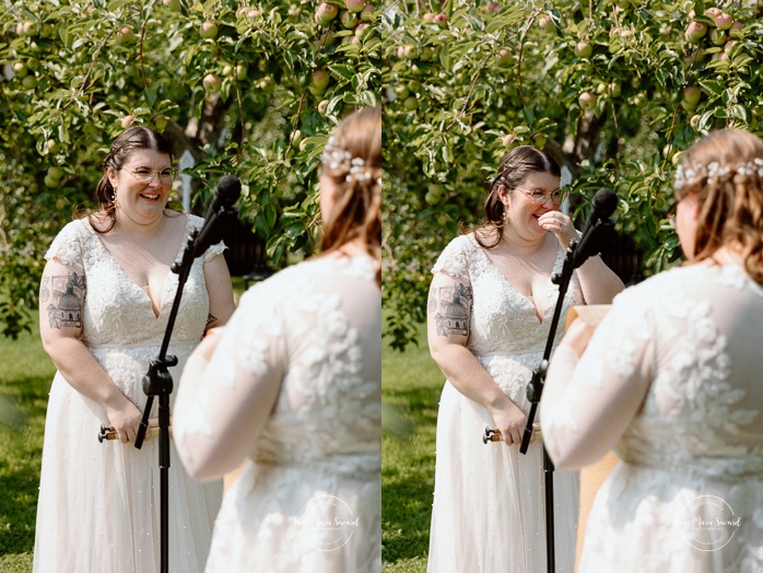 Same sex wedding photos. Lesbian wedding photos. Two brides wedding photos. Orchard wedding photos. Mariage au Verger Jude-Pomme. Photographe mariage LGBTQ+ à Montréal. Montreal LGBTQ+ wedding photographer. 