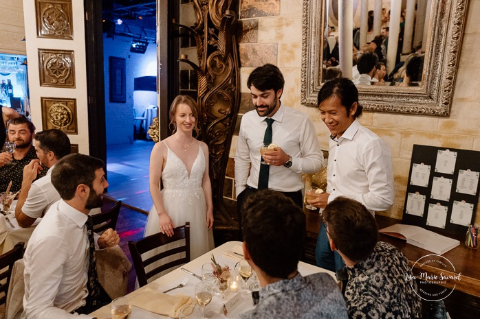 Wedding reception in old restaurant. Mariage à l'Ambroiserie à Montréal. Photographe de mariage à Montréal. Montreal wedding photographer. Photographe Petite-Bourgogne. Photographe Saint-Henri.