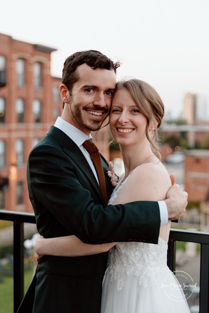 Urban wedding photo. Downtown wedding photos. Romantic wedding photos. Mariage à l'Ambroiserie à Montréal. Photographe de mariage à Montréal. Montreal wedding photographer. Photographe Petite-Bourgogne. Photographe Saint-Henri.