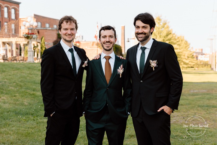 Bridal party photos. Urban wedding photos. Mariage à l'Ambroisie à Montréal. Photographe de mariage à Montréal. Montreal wedding photographer.