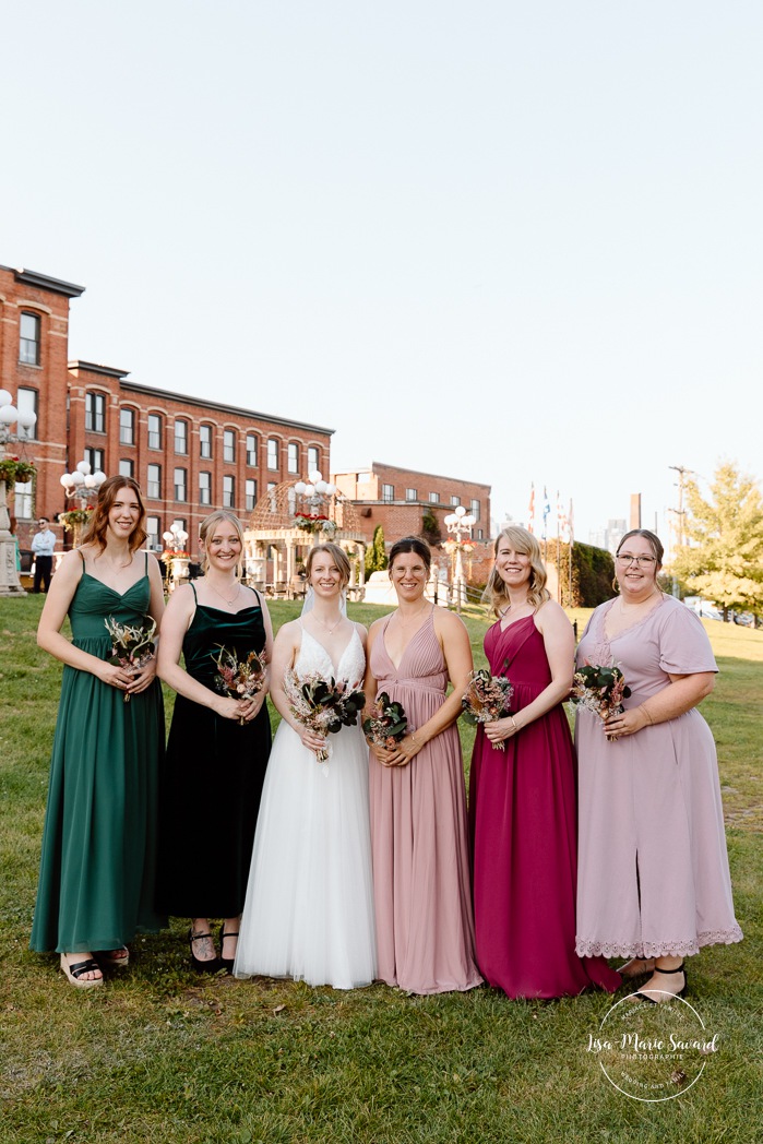 Bridal party photos. Urban wedding photos. Mariage à l'Ambroisie à Montréal. Photographe de mariage à Montréal. Montreal wedding photographer.