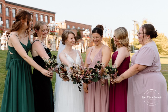 Bridal party photos. Urban wedding photos. Mariage à l'Ambroisie à Montréal. Photographe de mariage à Montréal. Montreal wedding photographer.