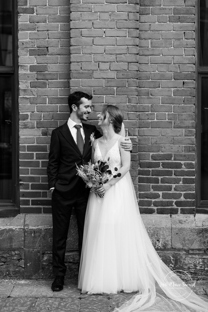 Urban wedding photo. Downtown wedding photos. Romantic wedding photos. Mariage à l'Ambroisie à Montréal. Photographe de mariage à Montréal. Montreal wedding photographer. Photographe Petite-Bourgogne. Photographe Saint-Henri.