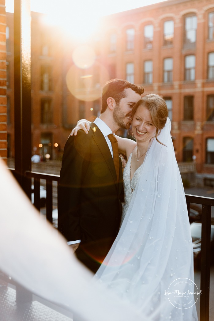 Urban wedding photo. Downtown wedding photos. Romantic wedding photos. Mariage à l'Ambroisie à Montréal. Photographe de mariage à Montréal. Montreal wedding photographer. Photographe Petite-Bourgogne. Photographe Saint-Henri.