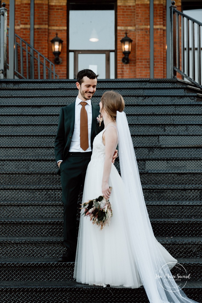 Urban wedding photo. Downtown wedding photos. Romantic wedding photos. Mariage à l'Ambroisie à Montréal. Photographe de mariage à Montréal. Montreal wedding photographer. Photographe Petite-Bourgogne. Photographe Saint-Henri.