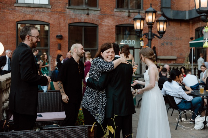 Wedding reception in old restaurant. Mariage à l'Ambroisie à Montréal. Photographe de mariage à Montréal. Montreal wedding photographer. Photographe Petite-Bourgogne. Photographe Saint-Henri.