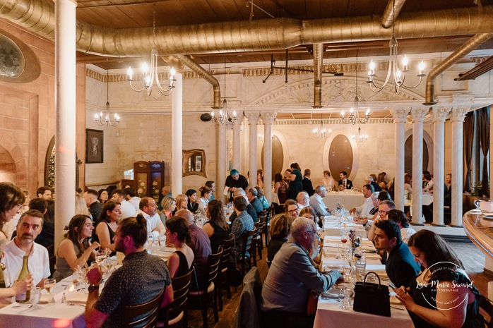 Wedding reception in old restaurant. Mariage à l'Ambroisie à Montréal. Photographe de mariage à Montréal. Montreal wedding photographer. Photographe Petite-Bourgogne. Photographe Saint-Henri.