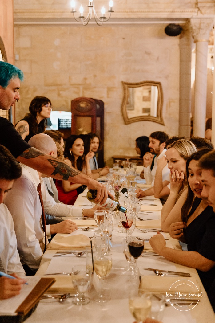 Wedding reception in old restaurant. Mariage à l'Ambroisie à Montréal. Photographe de mariage à Montréal. Montreal wedding photographer. Photographe Petite-Bourgogne. Photographe Saint-Henri.