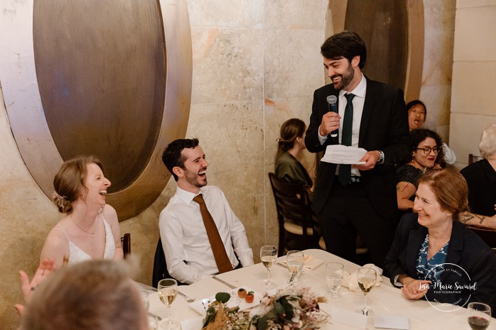 Funny wedding speeches photos. Wedding reception in old restaurant. Mariage à l'Ambroisie à Montréal. Photographe de mariage à Montréal. Montreal wedding photographer. Photographe Petite-Bourgogne. Photographe Saint-Henri.