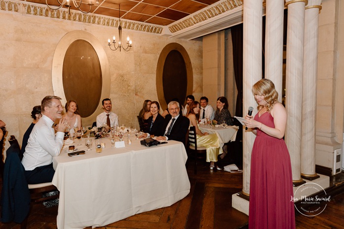 Funny wedding speeches photos. Wedding reception in old restaurant. Mariage à l'Ambroisie à Montréal. Photographe de mariage à Montréal. Montreal wedding photographer. Photographe Petite-Bourgogne. Photographe Saint-Henri.