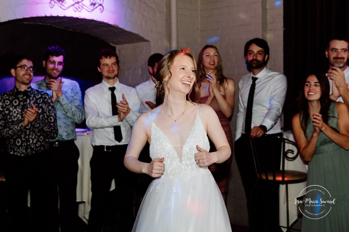 Father and and daughter wedding dance photos. Wedding reception in old restaurant. Mariage à l'Ambroisie à Montréal. Photographe de mariage à Montréal. Montreal wedding photographer. Photographe Petite-Bourgogne. Photographe Saint-Henri.