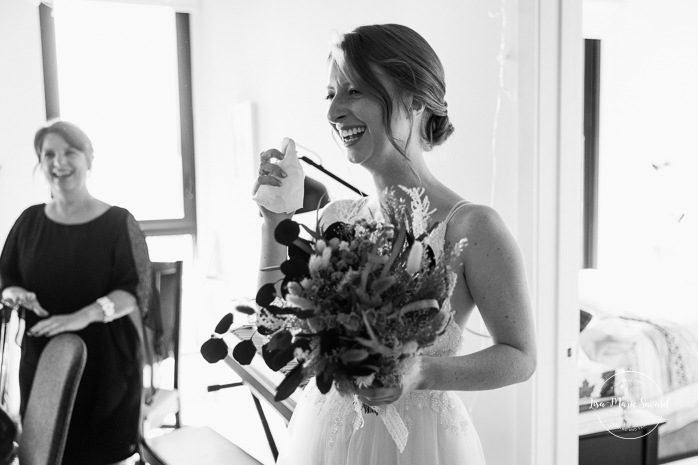 Wedding dress hanging on wall. Mariage à l'Ambroisie à Montréal. Photographe de mariage à Montréal. Montreal wedding photographer.