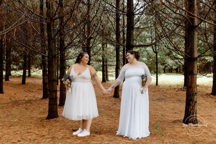 Two brides wedding photos. Same sex wedding photos. Plus size brides wedding photos. Mariage avec deux femmes. Mariage LGBTQ+ au Saguenay-Lac-Saint-Jean. Photographe de mariage au Saguenay.