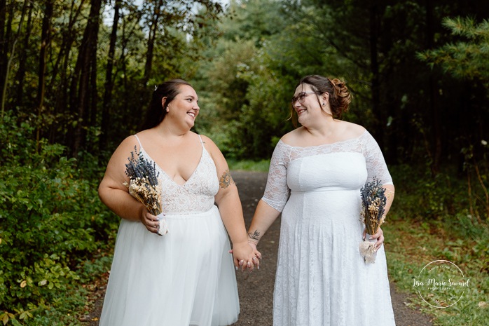 Two brides wedding photos. Same sex wedding photos. Plus size brides wedding photos. Mariage avec deux femmes. Mariage LGBTQ+ au Saguenay-Lac-Saint-Jean. Photographe de mariage au Saguenay.