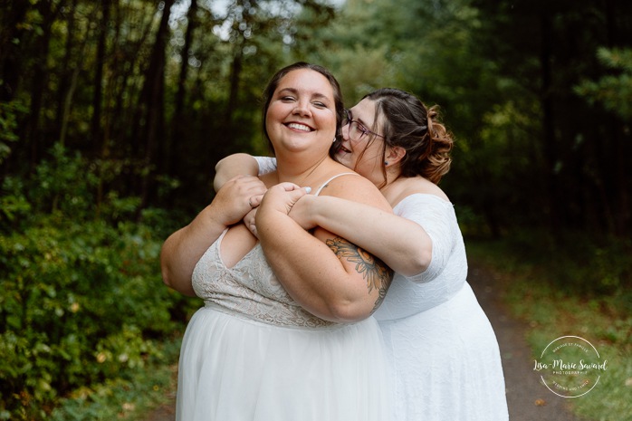 Two brides wedding photos. Same sex wedding photos. Plus size brides wedding photos. Mariage avec deux femmes. Mariage LGBTQ+ au Saguenay-Lac-Saint-Jean. Photographe de mariage au Saguenay.