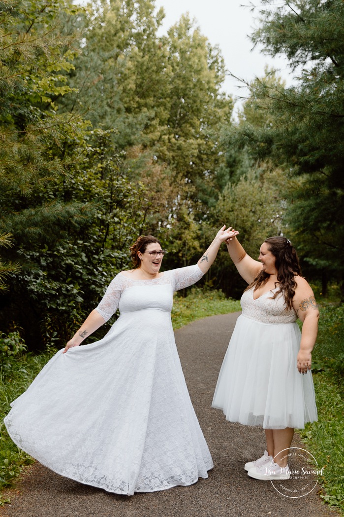 Two brides wedding photos. Same sex wedding photos. Plus size brides wedding photos. Mariage avec deux femmes. Mariage LGBTQ+ au Saguenay-Lac-Saint-Jean. Photographe de mariage au Saguenay.