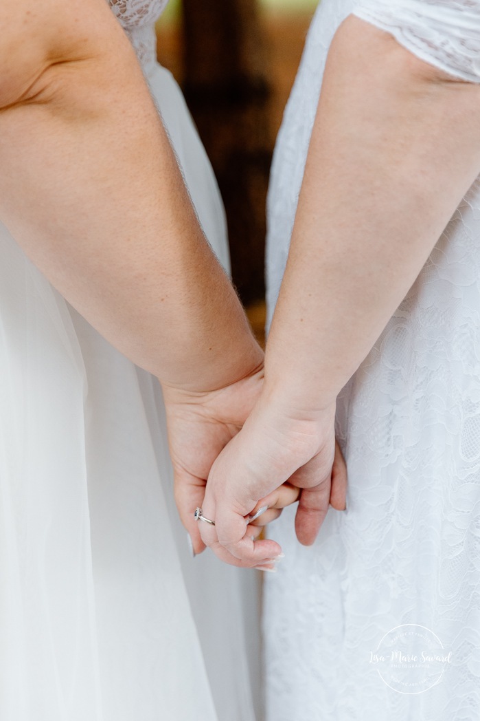 Two brides wedding photos. Same sex wedding photos. Plus size brides wedding photos. Mariage avec deux femmes. Mariage LGBTQ+ au Saguenay-Lac-Saint-Jean. Photographe de mariage au Saguenay.