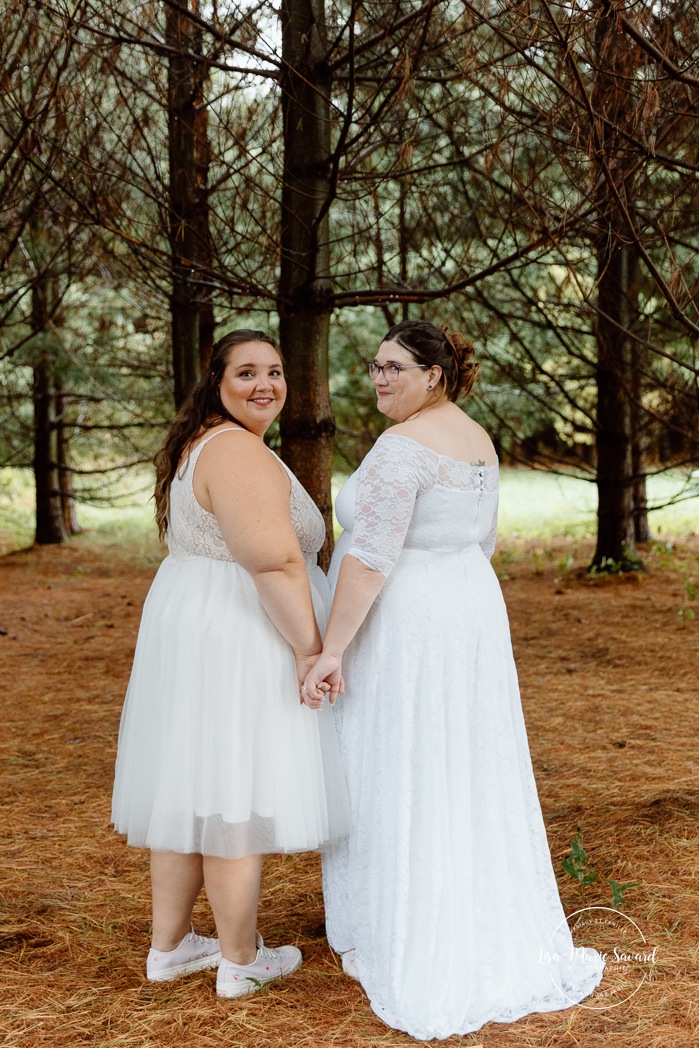 Two brides wedding photos. Same sex wedding photos. Plus size brides wedding photos. Mariage avec deux femmes. Mariage LGBTQ+ au Saguenay-Lac-Saint-Jean. Photographe de mariage au Saguenay.