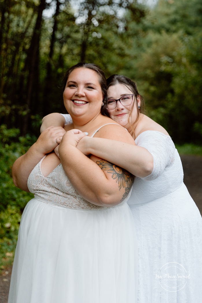 Two brides wedding photos. Same sex wedding photos. Plus size brides wedding photos. Mariage avec deux femmes. Mariage LGBTQ+ au Saguenay-Lac-Saint-Jean. Photographe de mariage au Saguenay.