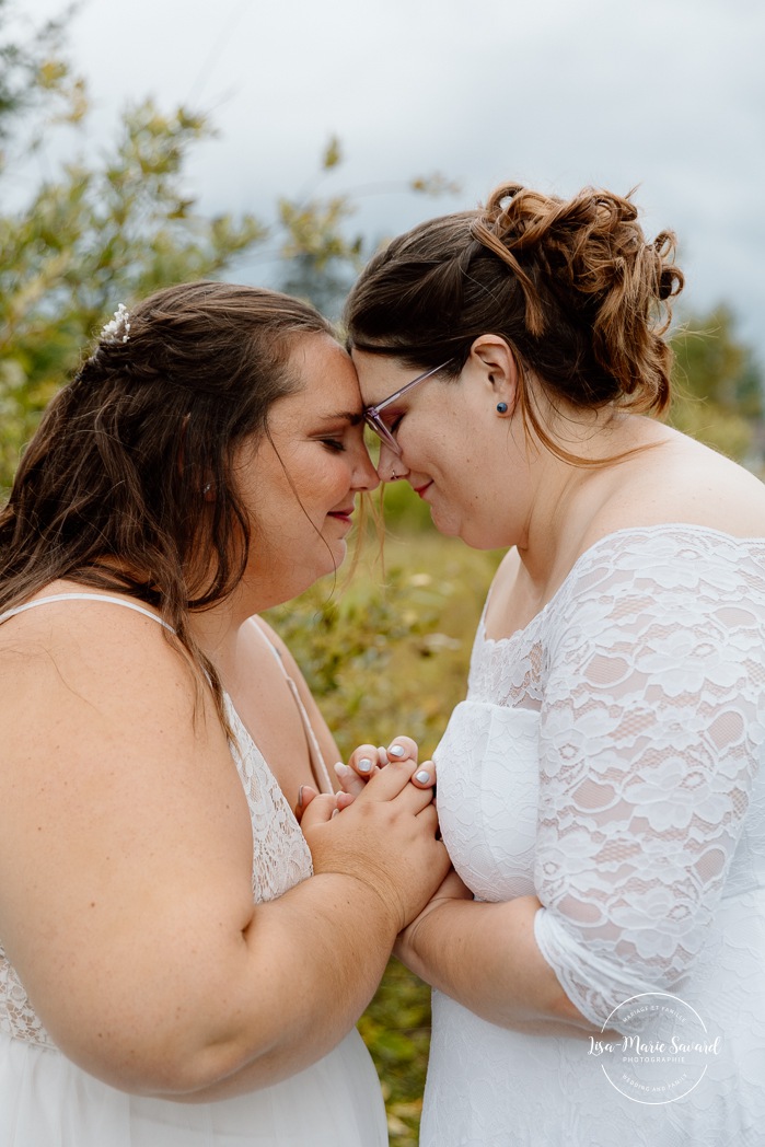 Two brides wedding photos. Same sex wedding photos. Plus size brides wedding photos. Mariage avec deux femmes. Mariage LGBTQ+ au Saguenay-Lac-Saint-Jean. Photographe de mariage au Saguenay.