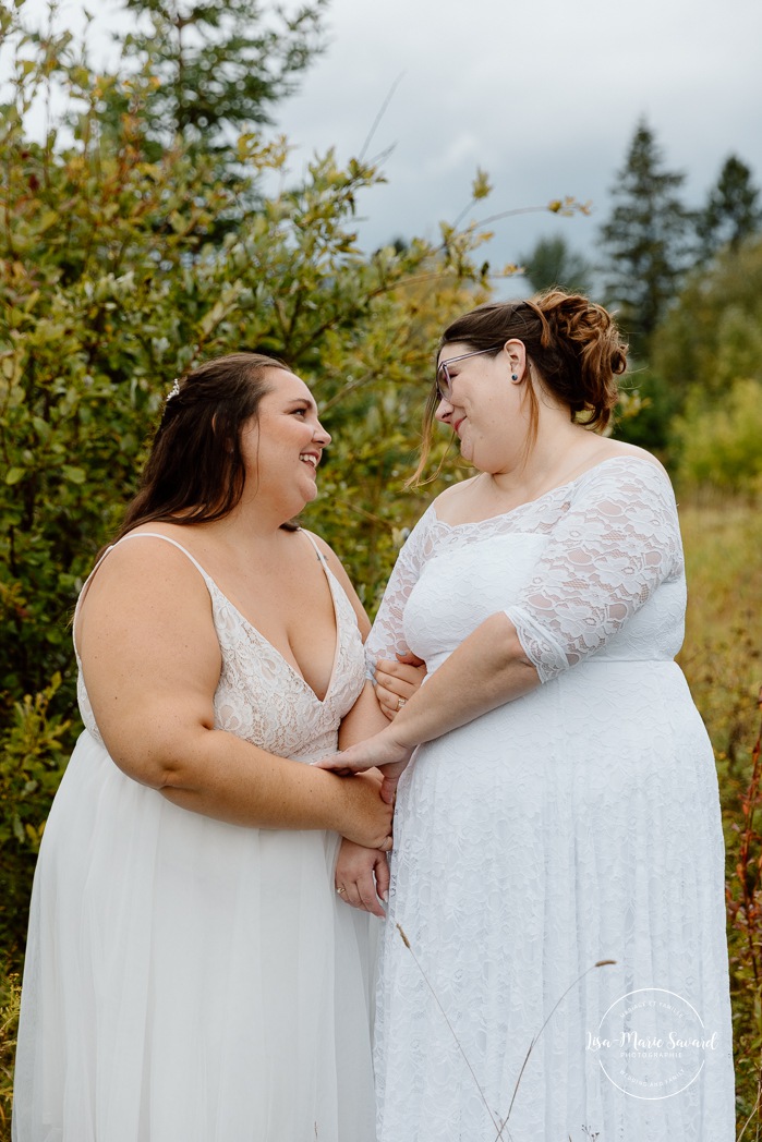 Two brides wedding photos. Same sex wedding photos. Plus size brides wedding photos. Mariage avec deux femmes. Mariage LGBTQ+ au Saguenay-Lac-Saint-Jean. Photographe de mariage au Saguenay.