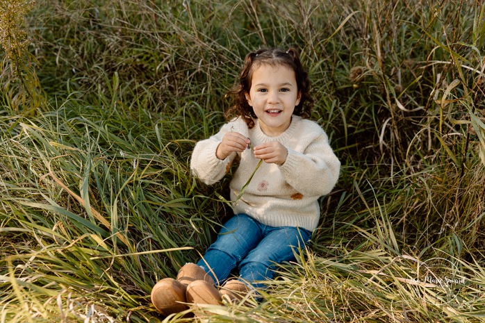 Fall family photos. Colorful fall family session. Mini séance d'automne à Montréal. Photos de famille en automne à Montréal. Montreal fall mini session. Montreal fall family photos.