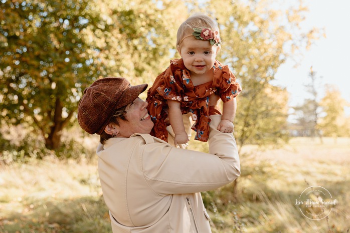 Fall family photos. Colorful fall family session. Mini séance d'automne à Montréal. Photos de famille en automne à Montréal. Montreal fall mini session. Montreal fall family photos.