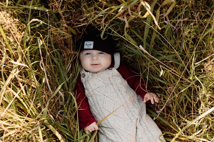 Fall family photos. Colorful fall family session. Mini séance d'automne à Montréal. Photos de famille en automne à Montréal. Montreal fall mini session. Montreal fall family photos.