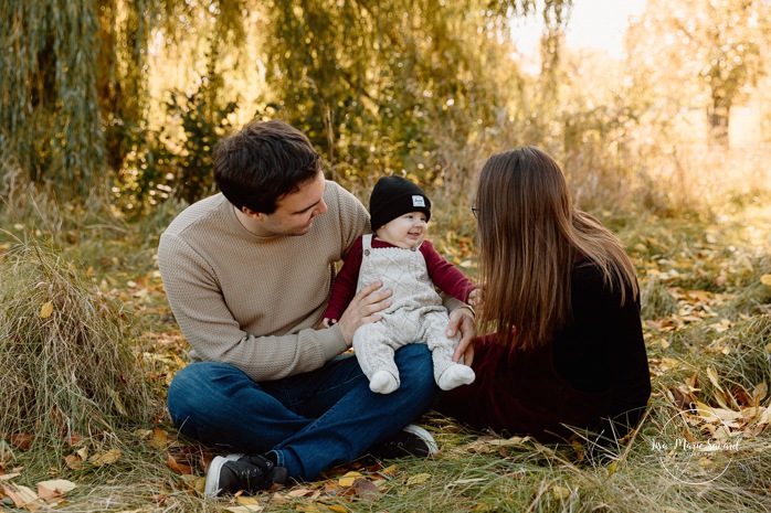 Fall family photos. Colorful fall family session. Mini séance d'automne à Montréal. Photos de famille en automne à Montréal. Montreal fall mini session. Montreal fall family photos.