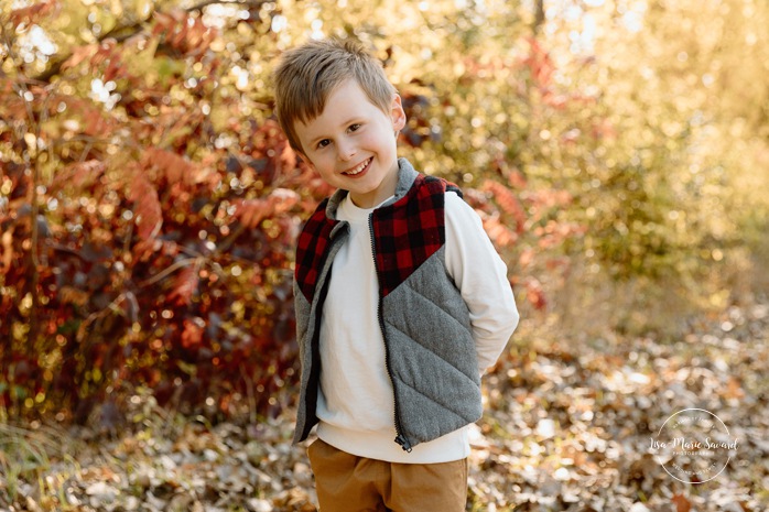 Fall family photos. Colorful fall family session. Mini séance d'automne à Montréal. Photos de famille en automne à Montréal. Montreal fall mini session. Montreal fall family photos.