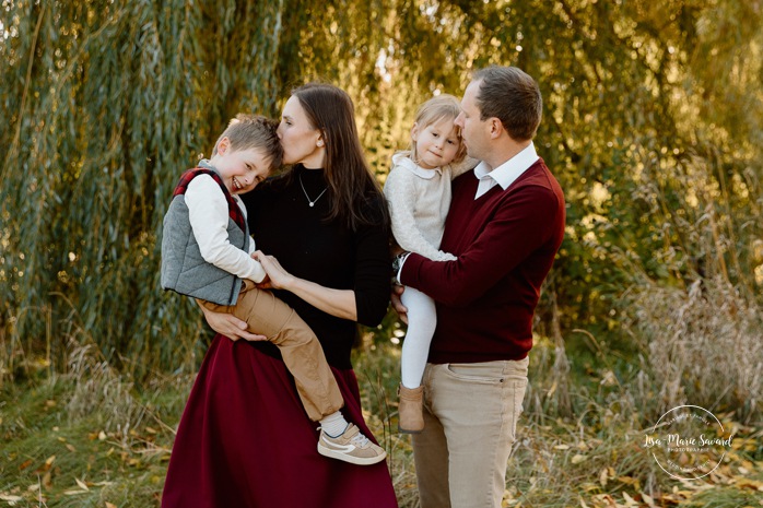 Fall family photos. Colorful fall family session. Mini séance d'automne à Montréal. Photos de famille en automne à Montréal. Montreal fall mini session. Montreal fall family photos.