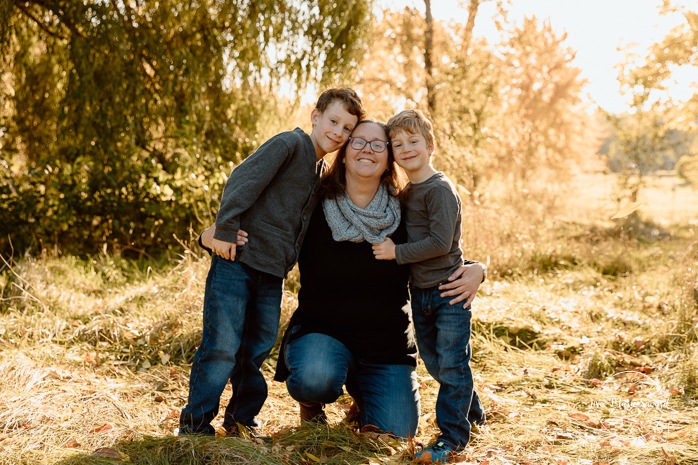 Fall family photos. Colorful fall family session. Mini séance d'automne à Montréal. Photos de famille en automne à Montréal. Montreal fall mini session. Montreal fall family photos.