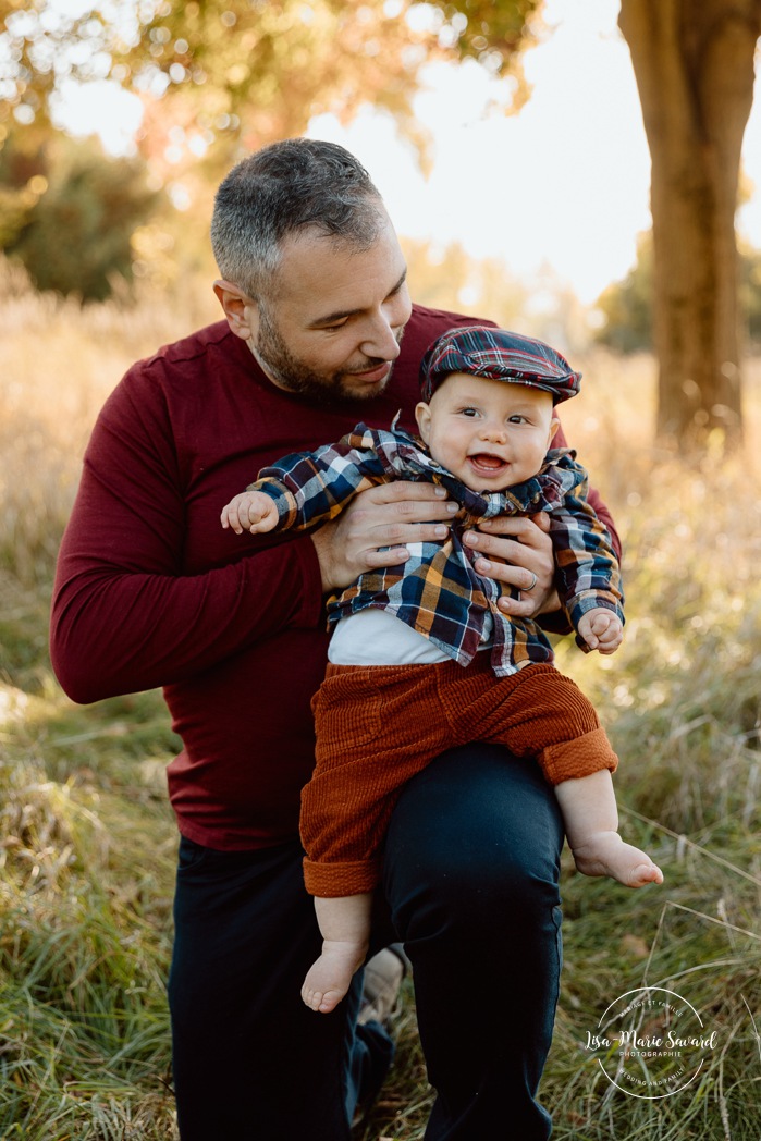 Fall family photos. Colorful fall family session. Mini séance d'automne à Montréal. Photos de famille en automne à Montréal. Montreal fall mini session. Montreal fall family photos.